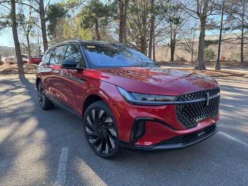 Used 2024 Lincoln Nautilus Reserve w/ Equipment Group 202A image 4