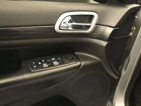 Used 2020 Jeep Grand Cherokee Altitude AWD/4WD image 13