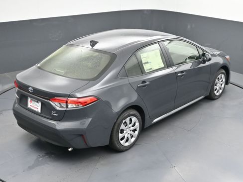 Used 2025 Toyota Corolla LE image 30