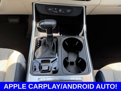Used 2025 Kia Carnival EX FWD image 18