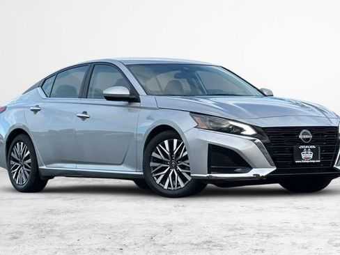 Used 2023 Nissan Altima 2.5 SV image 2