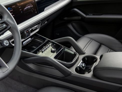 New 2026 Porsche Cayenne Coupe image 39