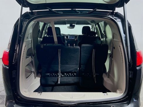 Used 2024 Chrysler Voyager LX image 23