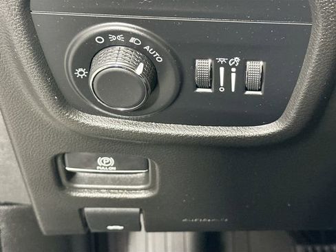 Used 2024 Jeep Grand Cherokee L Altitude AWD/4WD image 24