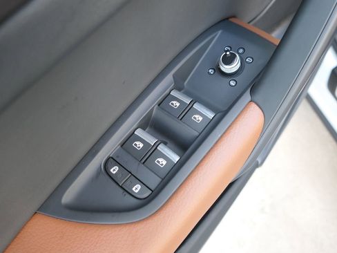 Used 2024 Audi Q5 2.0T Premium w/ Convenience Package image 19