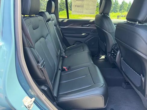 New 2026 Jeep Grand Cherokee Limited AWD/4WD image 16