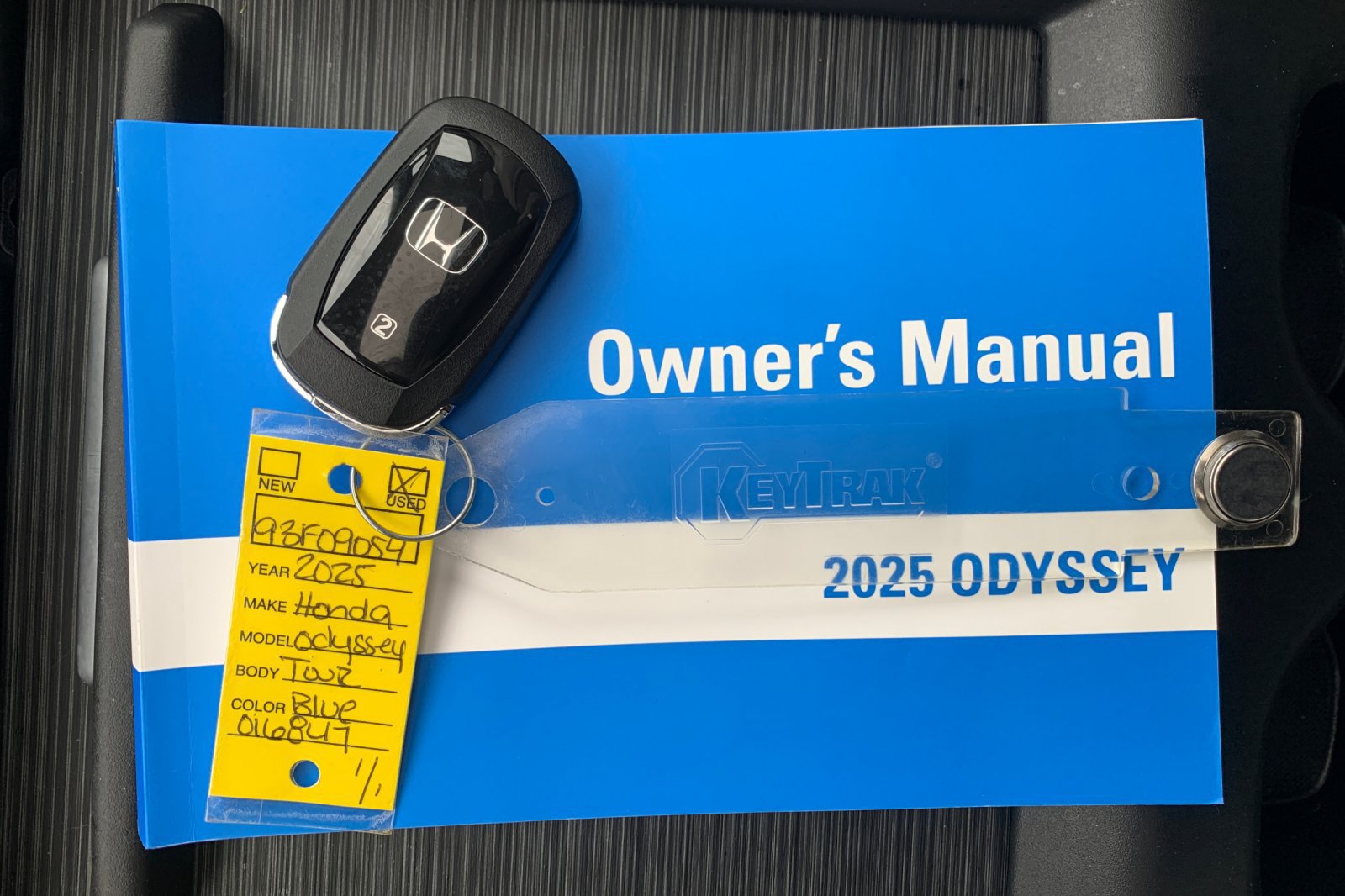 Used 2025 Honda Odyssey Touring image 11