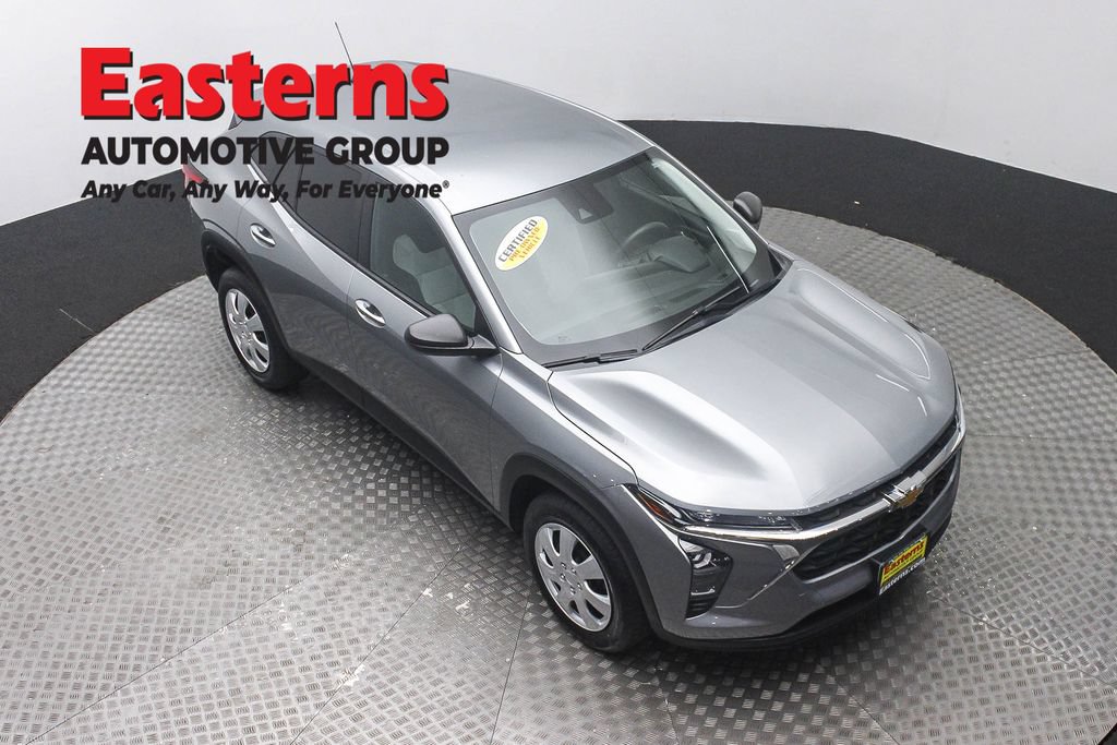 Used 2024 Chevrolet Trax LS FWD image 4