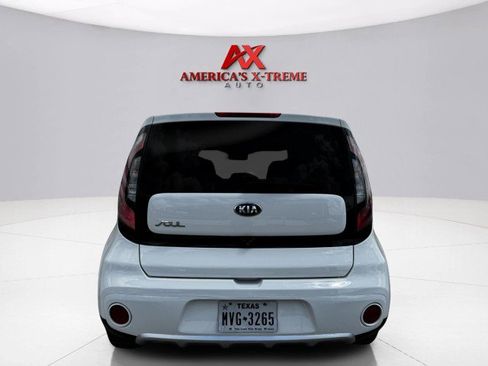 Used 2018 Kia Soul + image 4