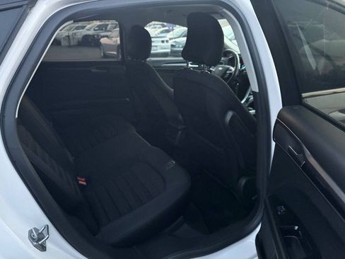 Used 2016 Ford Fusion SE FWD image 17
