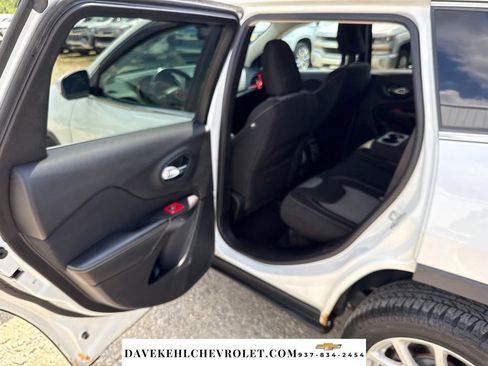 Used 2014 Jeep Cherokee Latitude FWD image 21