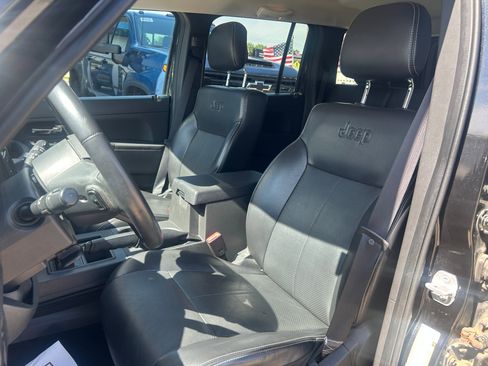 Used 2012 Jeep Liberty Sport AWD/4WD image 16