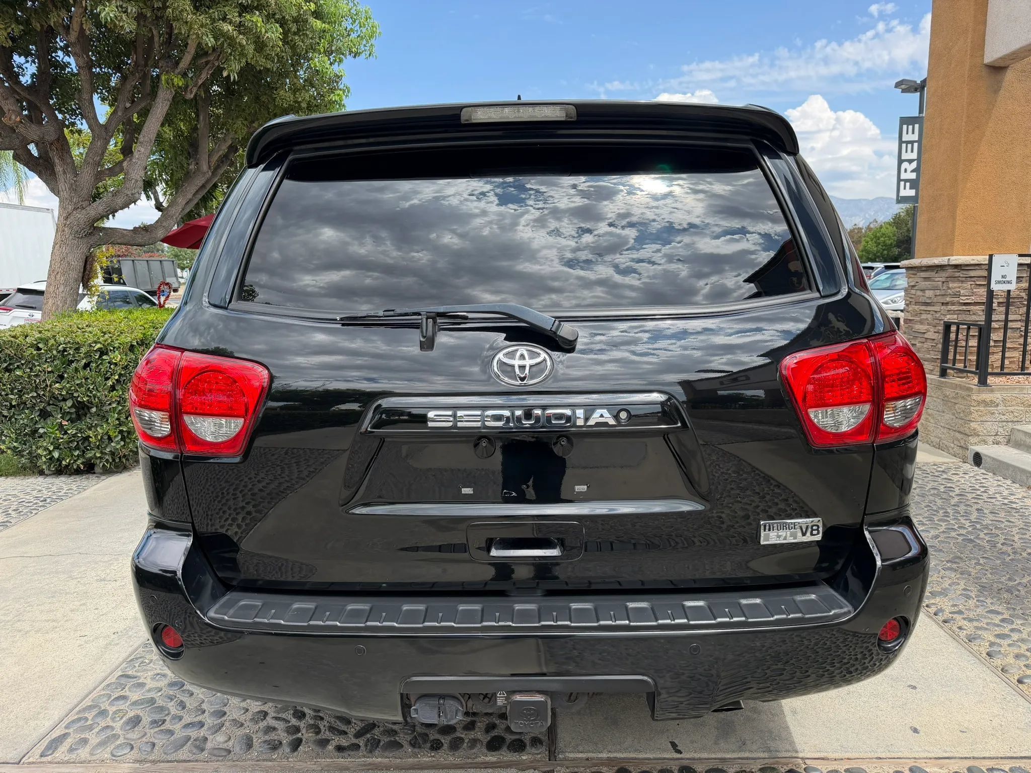 Used 2016 Toyota Sequoia SR5 w/ Premium Package RWD image 6