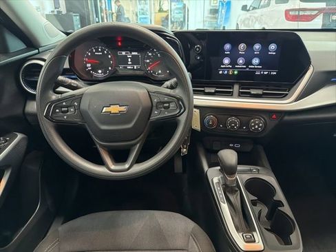 Used 2024 Chevrolet Trax LS w/ LS Convenience Package FWD image 22