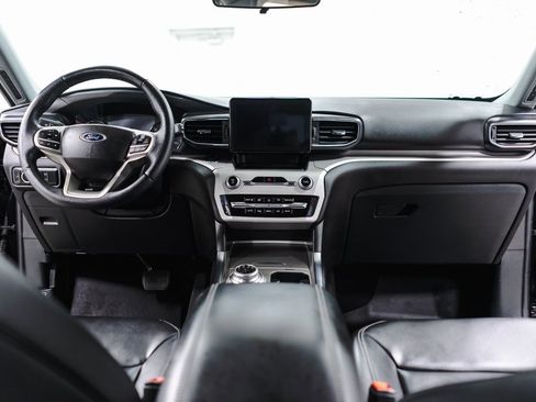 Used 2023 Ford Explorer XLT w/ Equipment Group 202A image 9