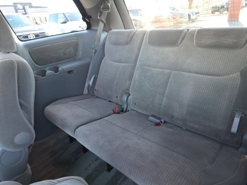 Used 2010 Toyota Sienna LE image 11