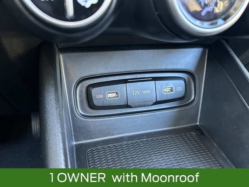 Used 2022 Hyundai Venue SEL image 29