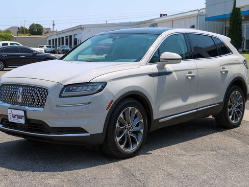 Used 2022 Lincoln Nautilus Reserve AWD/4WD image 6
