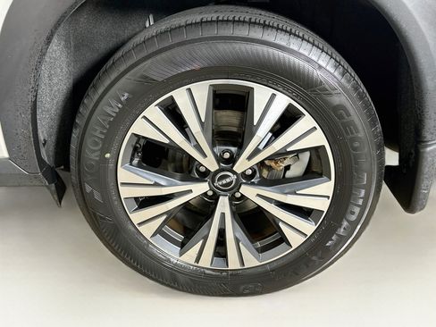 Used 2023 Nissan Rogue SV FWD image 11