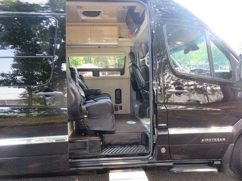 Used 2014 Mercedes-Benz Sprinter 3500 image 31