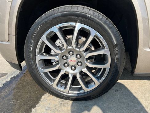 Used 2022 GMC Acadia Denali w/ Denali Ultimate Package FWD image 7