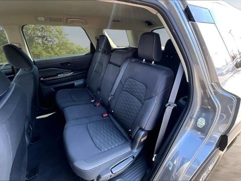 Used 2024 Nissan Pathfinder S FWD image 21