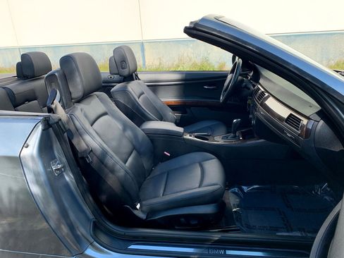 Used 2010 BMW 328i Convertible image 21
