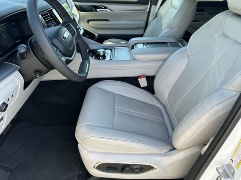 Certified 2025 Jeep Wagoneer 4WD image 14