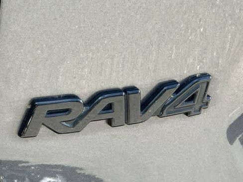 Used 2022 Toyota RAV4 XSE AWD/4WD image 19