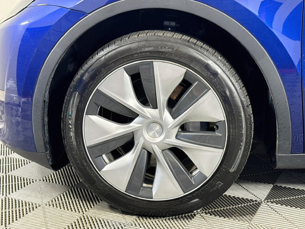 Used 2023 Tesla Model Y Long Range AWD/4WD image 31