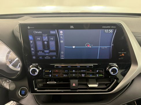 Used 2021 Toyota Highlander Limited AWD/4WD image 23