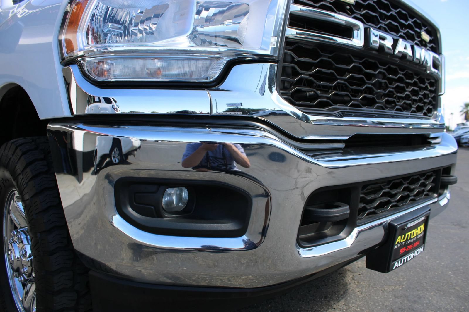 Used 2024 RAM 2500 Tradesman w/ Chrome Appearance Group AWD/4WD image 5