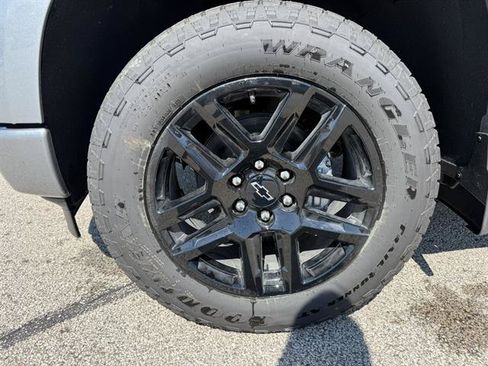 New 2026 Chevrolet Silverado 1500 RST w/ Z71 Off-Road Package AWD/4WD image 6