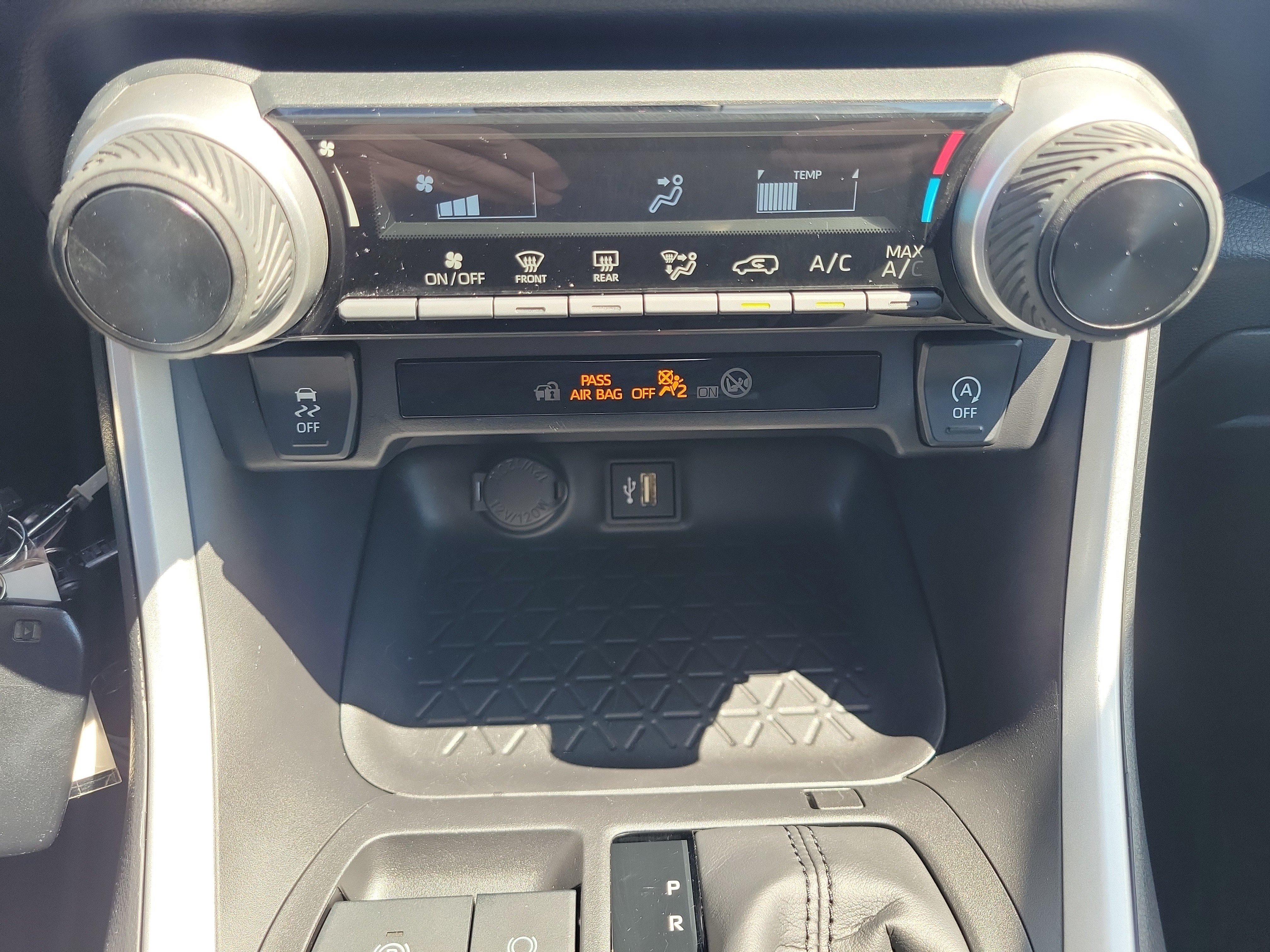 Used 2024 Toyota RAV4 LE FWD image 28