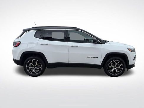 Used 2025 Jeep Compass Limited AWD/4WD image 9