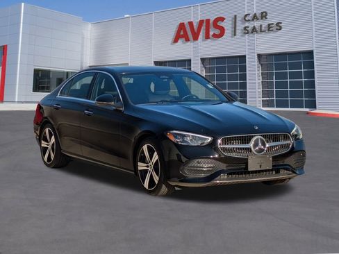 Used 2025 Mercedes-Benz C 300 4MATIC Sedan image 3