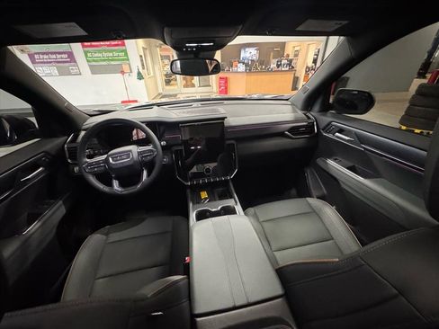 Used 2024 GMC Acadia AT4 w/ Luxury Package image 14