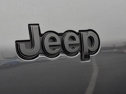 Used 2023 Jeep Grand Cherokee L Laredo image 36