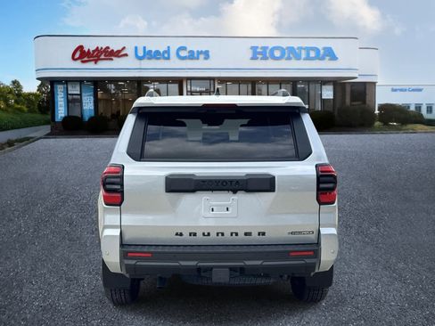 Used 2025 Toyota 4Runner TRD Off-Road Premium AWD/4WD image 4