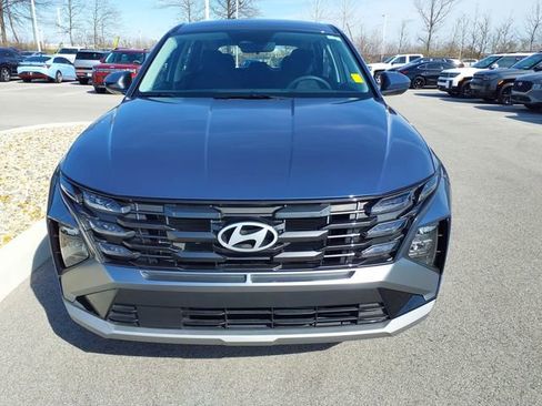 Used 2025 Hyundai Tucson SE image 2