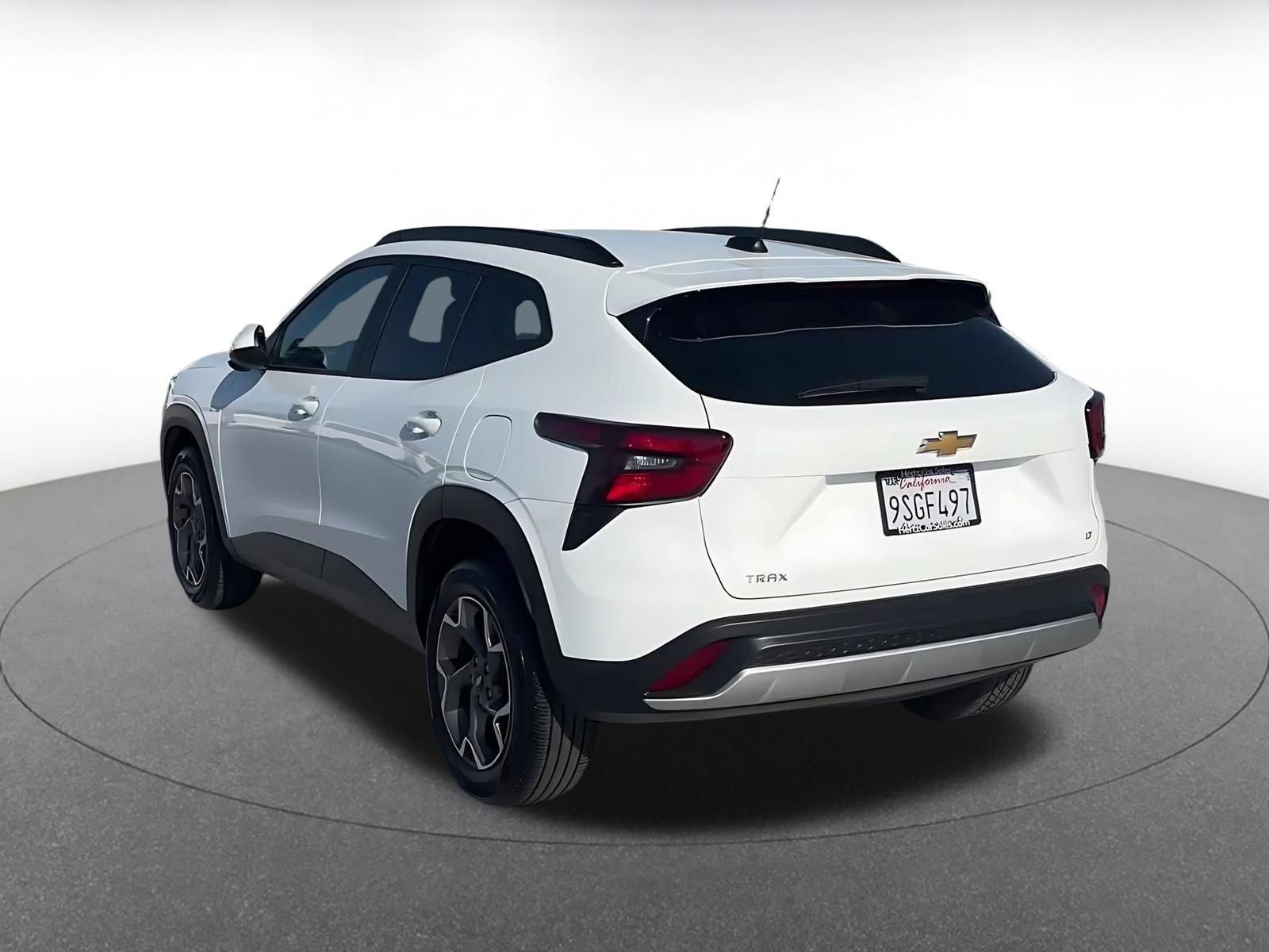 Used 2025 Chevrolet Trax LT FWD image 10
