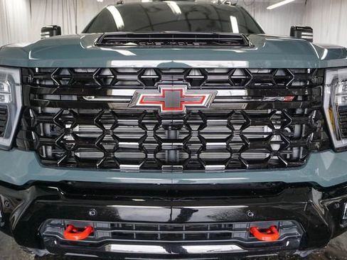 Used 2026 Chevrolet Silverado 2500 ZR2 AWD/4WD image 3
