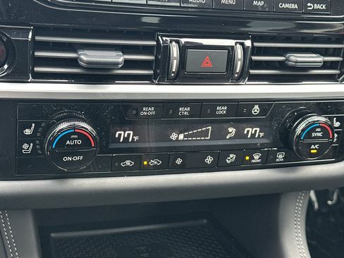 New 2025 Nissan Pathfinder Platinum w/ Black Appearance Package image 26