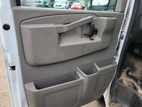 Used 2017 GMC Savana 3500 LS RWD image 14