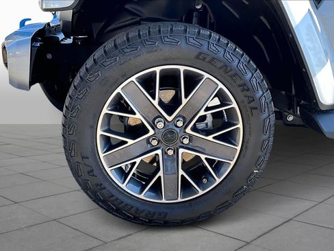 Used 2024 Jeep Wrangler High Altitude image 11