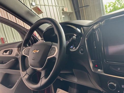 Used 2023 Chevrolet Traverse LT image 25