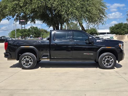 Certified 2022 GMC Sierra 2500 AT4 w/ AT4 Preferred Package AWD/4WD image 8