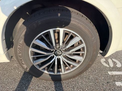 Used 2024 Nissan Armada SL w/ Captain's Chairs Package image 16