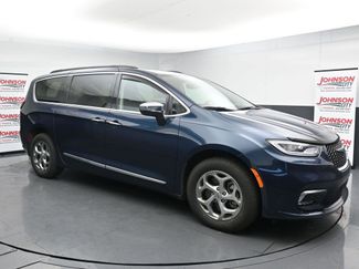 Used 2023 Chrysler Pacifica Limited video 2