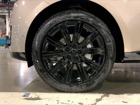 New 2026 Land Rover Range Rover SE image 11